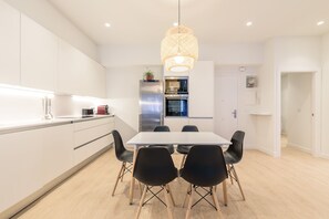 Dining - Chic apartment in the center next to La Concha (Donostia)