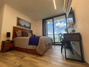 2 Schlafzimmer, Schreibtisch, Bügeleisen/Bügelbrett, Reisekinderbett