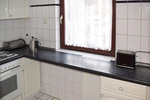 Fridge, stovetop, coffee/tea maker - Landhaus Eva-maria (Oberharz am Brocken)