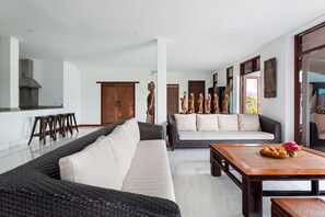 Villa | Área de sala de estar | Televisión LCD 