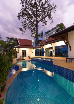 Kolam renang outdoor