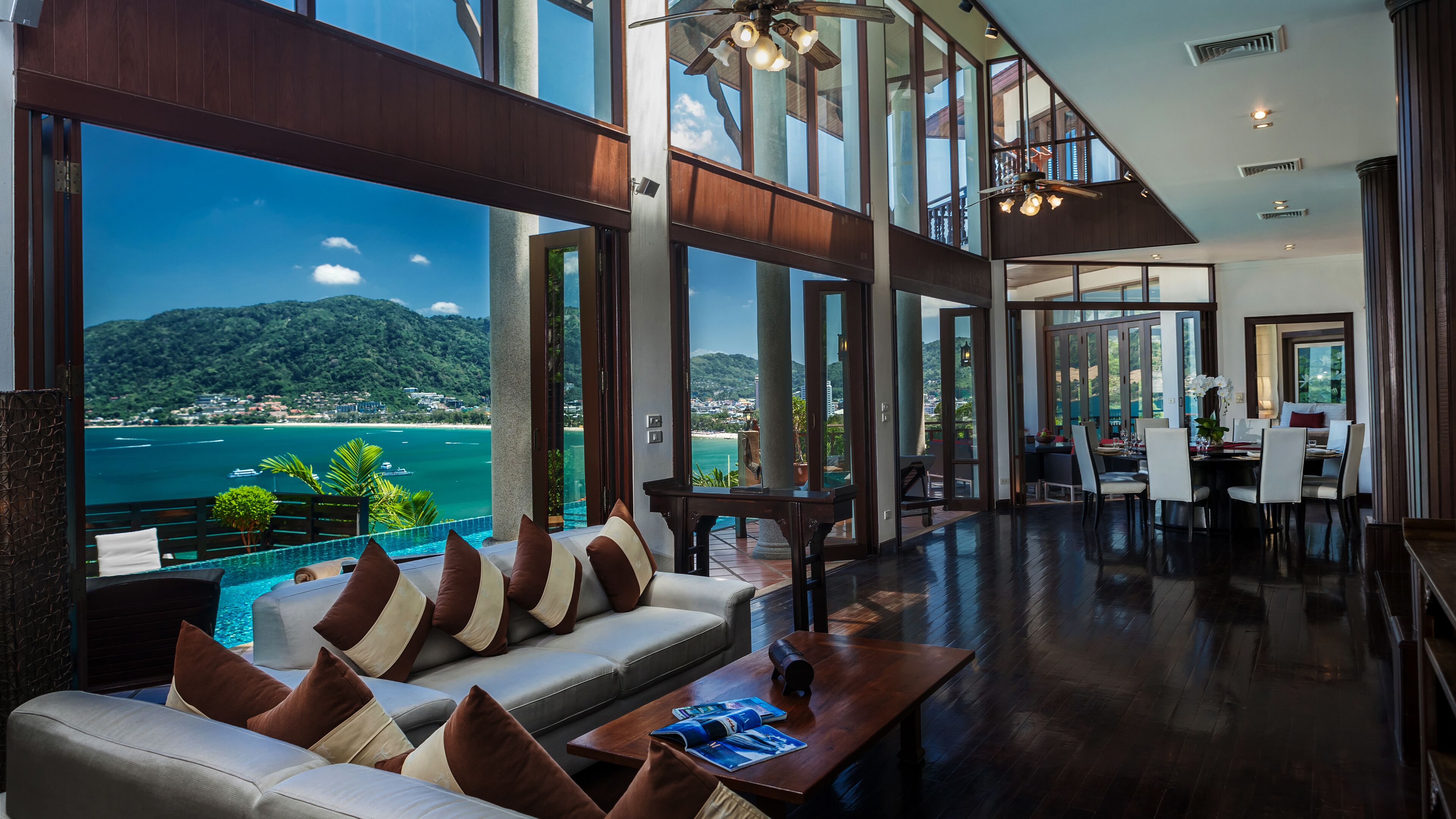 Villa | Área de sala de estar | Televisión de pantalla plana 