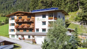 Exterior - Hotel Garni Bacherhof (Sankt Anton am Arlberg)