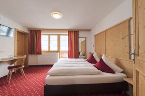 Double or Twin Room | In-room safe, desk, laptop workspace, free WiFi