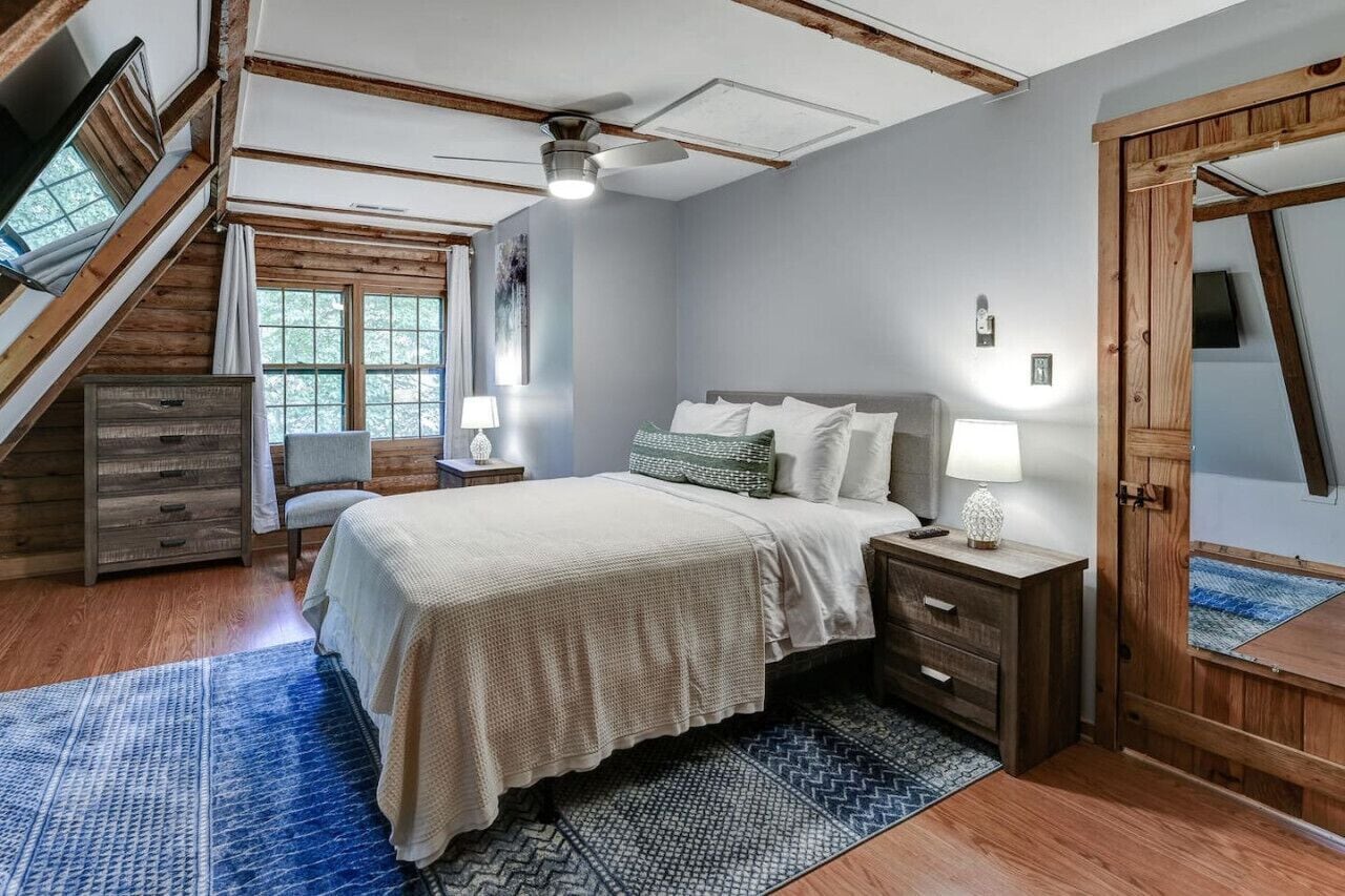 3 bedrooms, iron/ironing board, free WiFi, bed sheets