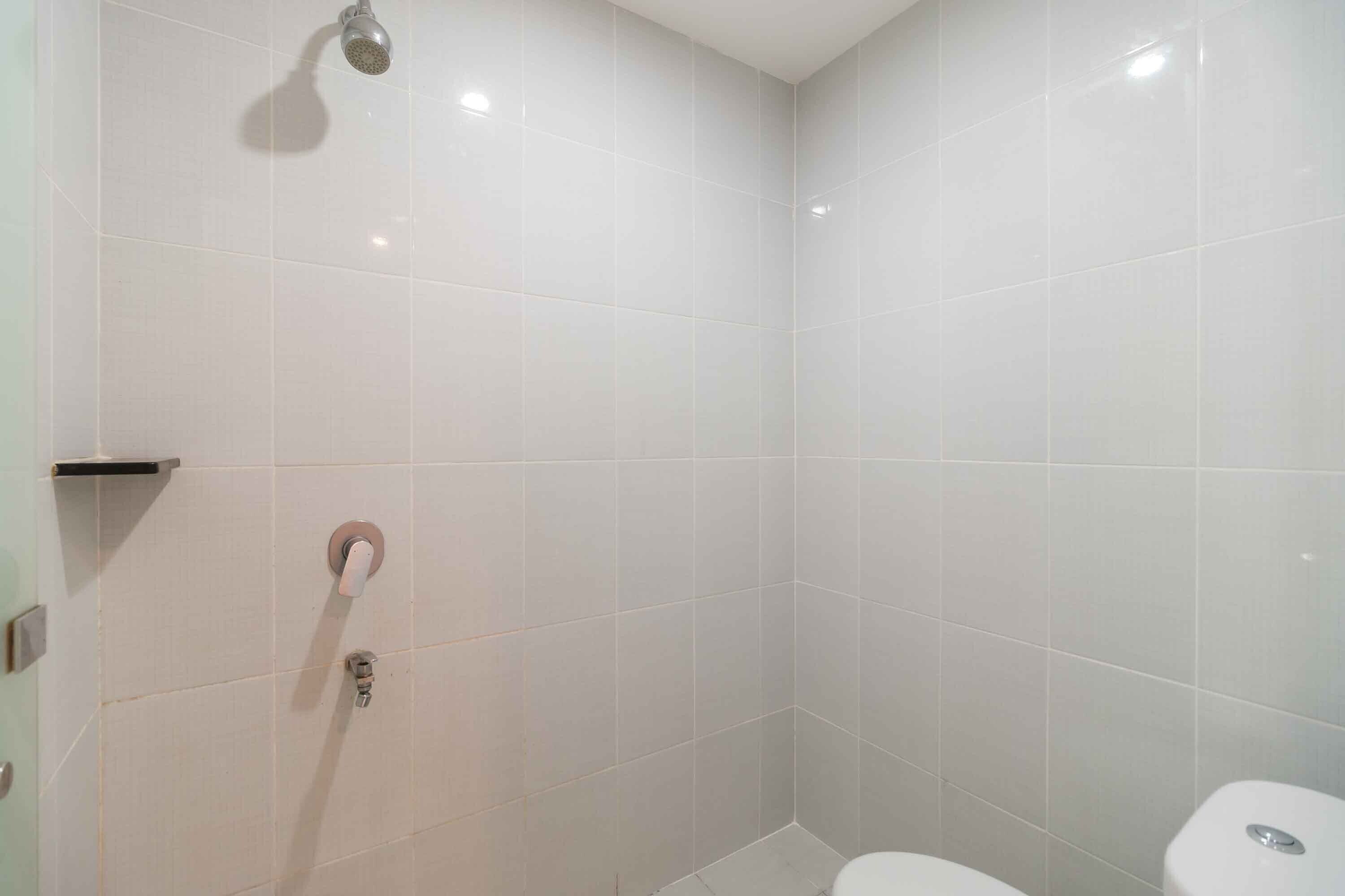 shower, free toiletries, towels