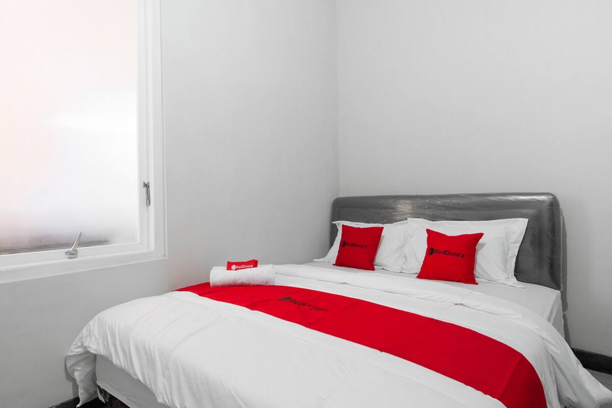 Double Room (Reddoorz) | Free WiFi