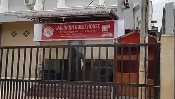 A gated entrance to a building with a sign that reads "Waringin Guest House." - Waringin Residence (Medan)