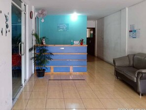 Reception - RedDoorz @ Jalan Japaris Medan (Medan)