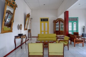 Área de estar no saguão