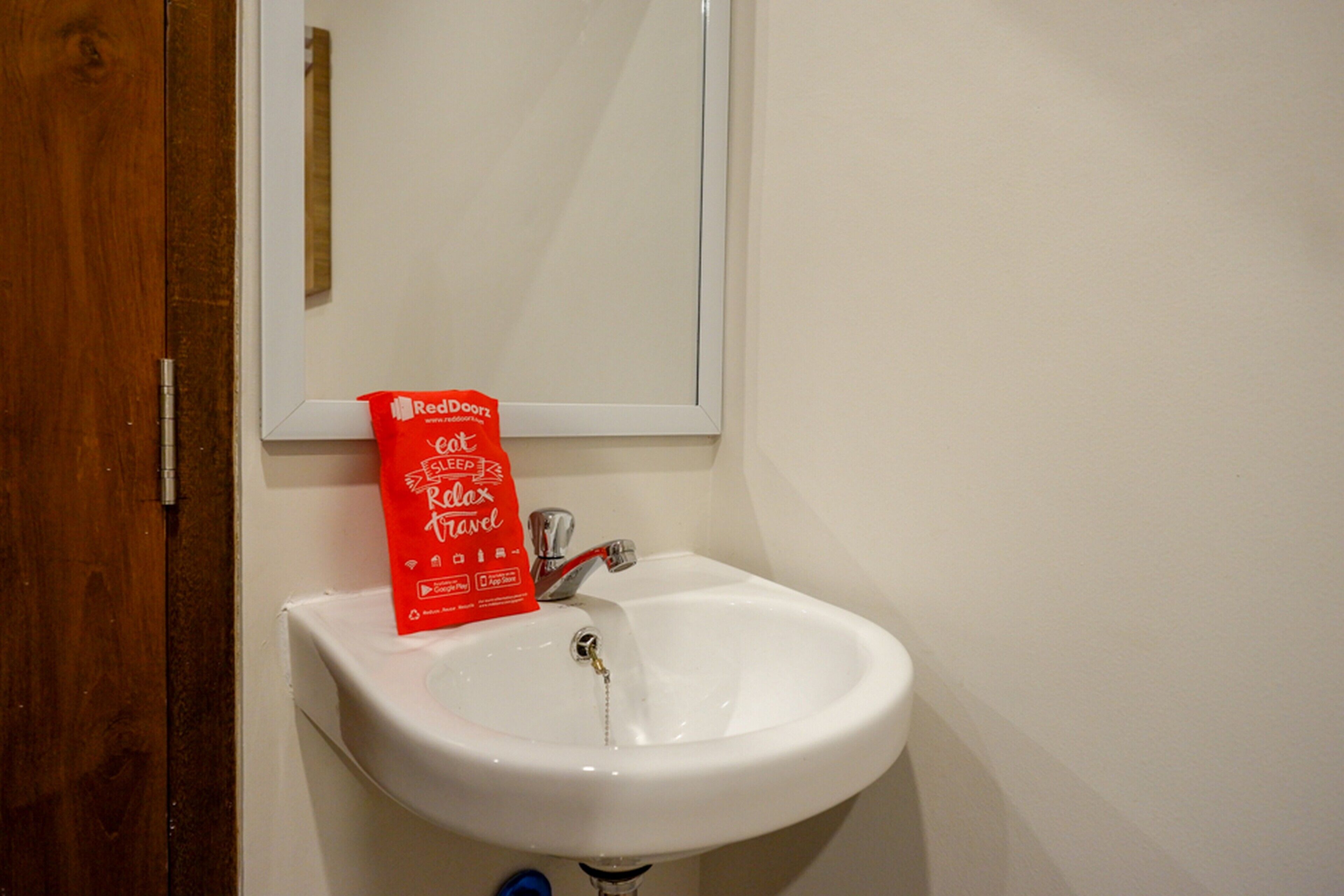 Foto - RedDoorz near Sleman City Hall 2