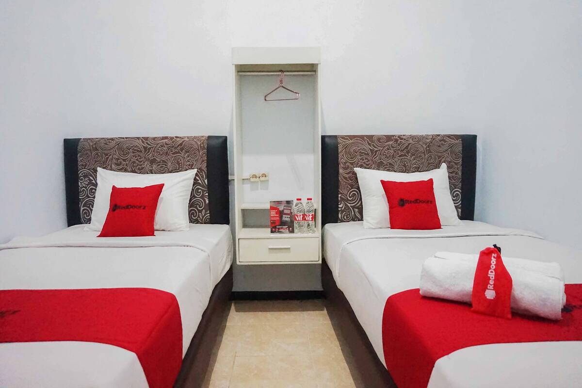 Twin Room (Reddoorz)