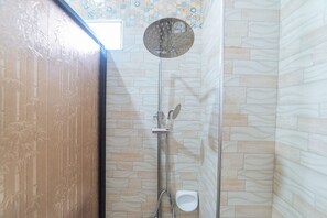 A shower with a rain showerhead, a handheld showerhead, and a handheld basin. - RedDoorz Premium @ Casa Ghilda Resort Olongapo City (Olongapo)