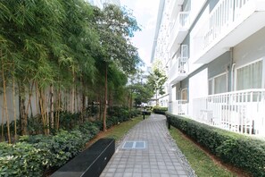 Garden - RedDoorz Premium @ SMDC Fairview 2 (Quezon City)