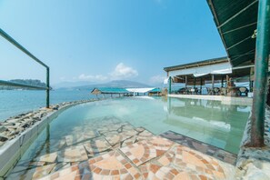 Piscine extérieure