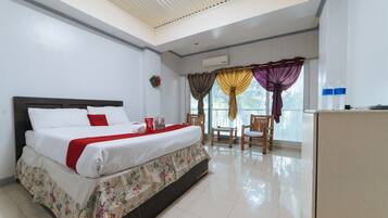 Standard Room (Reddoorz) | Free WiFi, bed sheets