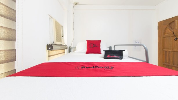 Basic Room - RedDoorz Plus @ Luzmin BH Lodging House (Oslob)