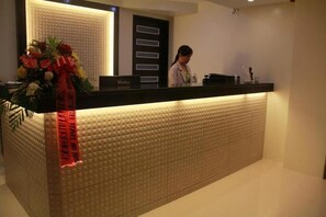 Quầy tiếp tân