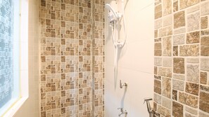 Double Room (Reddoorz) | Bathroom | Shower, rainfall showerhead, free toiletries, towels - RedDoorz @ P Florentino Street Sampaloc Manila (Quezon City)