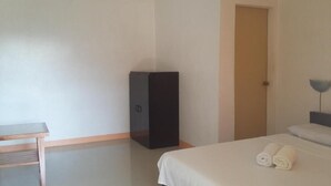 A hotel room with a bed, a desk, and a wardrobe. - RedDoorz Plus @ Sla Divina Panglao Bohol (Panglao)