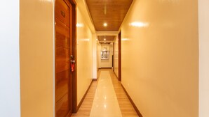Hallway - RedDoorz Plus near Uptown BGC Mall (Taguig)