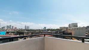 City view - RedDoorz Plus near Uptown BGC Mall (Taguig)