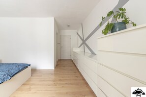 3 bedrooms, desk, travel cot, free WiFi