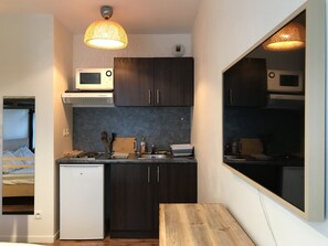 Fridge, microwave, stovetop, electric kettle