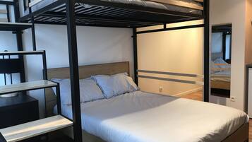 Schreibtisch, schallisolierte Zimmer, WLAN, BettwÀsche