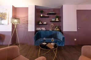 Lobby lounge - Hotel Restaurant des Augustins (Saint-Cyprien)