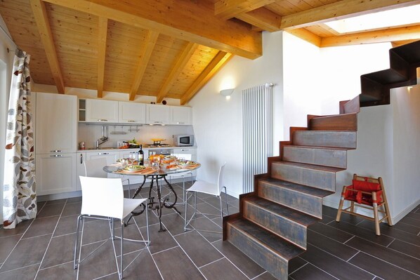 Télévision à écran plat de 24 pouces avec chaînes numériques, télévision