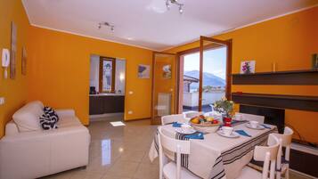 Family Apartment, Multiple Bedrooms (Fontana Del Lago Apt. 5) | Bahagian dalam