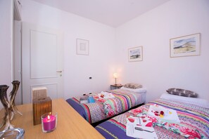 Familienapartment, Mehrere Schlafzimmer, 2 Bäder, am Strand (Regina Villetta)