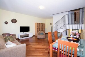 Apartamento família, vários quartos, 2 banheiros, ao lado da praia (Regina Villetta) | Parte interna