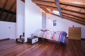 Appartement Familial, plusieurs chambres, 2 salles de bains, en bord de plage (Regina Villetta) | 3 chambres, fer et planche à repasser, Wi-Fi, draps fournis