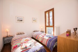 Family Apartment, 3 Bedrooms, 2 Bathrooms, Beachside (Regina Villetta) | 3 bedrooms, iron/ironing board, WiFi, bed sheets
