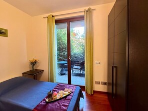 Honeymoon Apartment, Multiple Bedrooms, 2 Bathrooms, Mountainside (La Perla Di Sonenga - Giardino) | 3 bedrooms, free WiFi, bed sheets - La Perla Di Sonenga - Giardino (Menaggio)