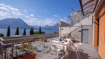 Familienapartment, Mehrere Schlafzimmer, Bergseite (Fontana Del Lago Apt. 7) | Terrasse/Patio
