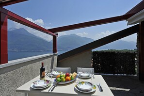Outdoor dining - Belmonte Vista (Pianello del Lario)