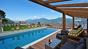 Casa geminada família, vários quartos, ao lado da montanha (Villa Bianca - Grande) | Piscina | Piscina externa sazonal