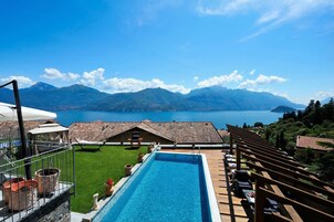 季节性开放的室外游泳池