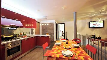 Nhà liên kế dành cho gia đình, nhiều phòng ngủ, cạnh núi (Villa Bianca - Grande) | Khu ăn uống