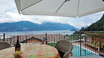 Family Townhome, Multiple Bedrooms, Mountainside (Villa Bianca - Grande) | Tempat makan luar