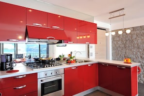 Family Townhome, Multiple Bedrooms, Mountainside (Villa Bianca - Grande) | Private kitchen | Microwave, oven, stovetop, dishwasher - Villa Bianca - Grande (Menaggio)