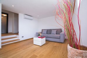 Family Townhome, Multiple Bedrooms, Mountainside (Villa Bianca - Grande) | Interior