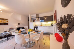 Family Apartment, 2 Bedrooms, Mountainside (Casa Mastena Vista Lago) | Interior
