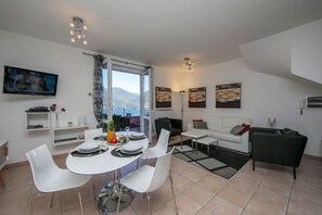 家庭公寓, 2 間臥室, 山間 (Casa Mastena Vista Lago) | 用餐區