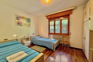 家庭公寓, 多间卧室, 双浴室, 山腰 (Isola Vista - Terrazzo) | 3 多间卧室、熨斗/熨衣板、收费 WiFi、床单