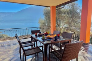 Outdoor dining - Isola Vista - Terrazzo (Sala Comacina)
