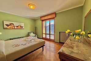 Family Apartment, Multiple Bedrooms, 2 Bathrooms, Mountainside (Isola Vista - Terrazzo) | 3 bedrooms, iron/ironing board, WiFi, bed sheets - Isola Vista - Terrazzo (Sala Comacina)